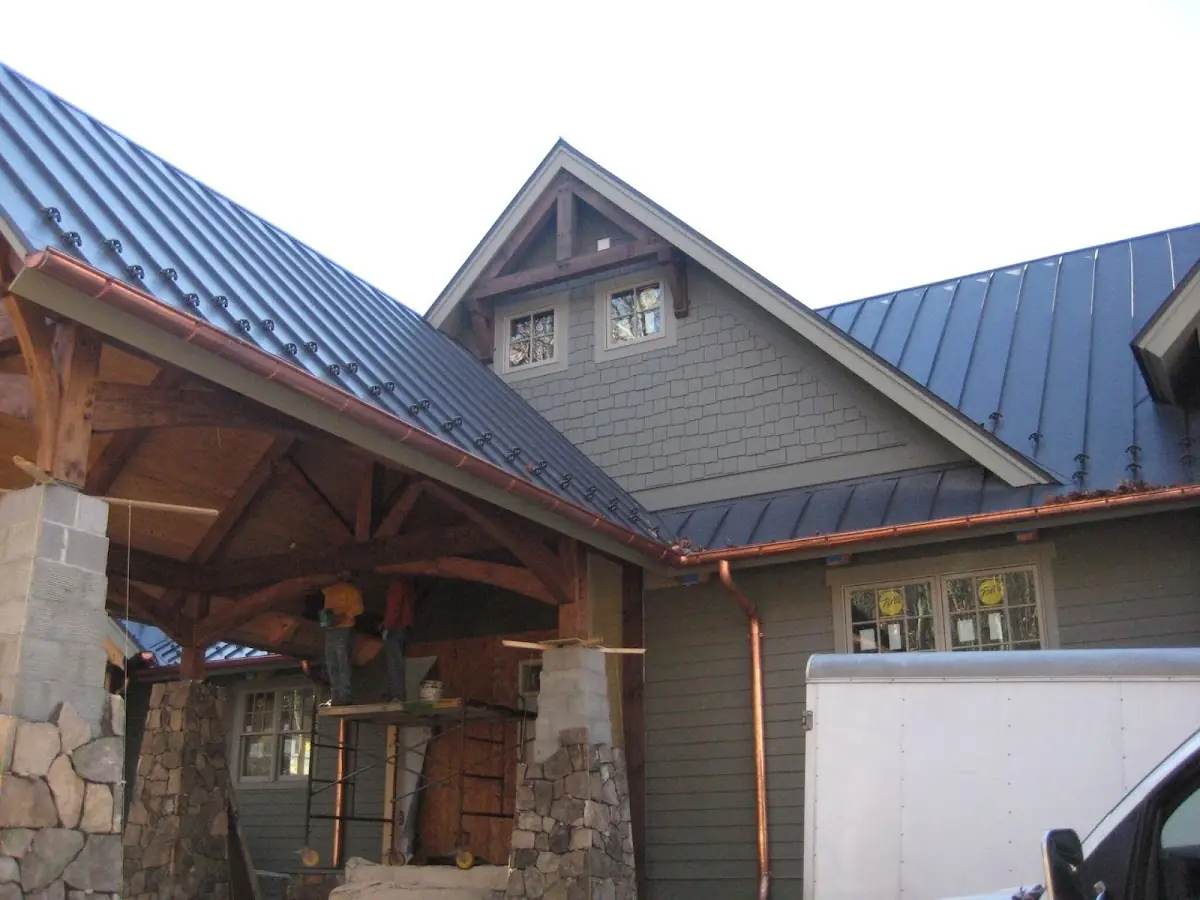 Craftsman Roofing team delivering quality roofing work in Poinsetta